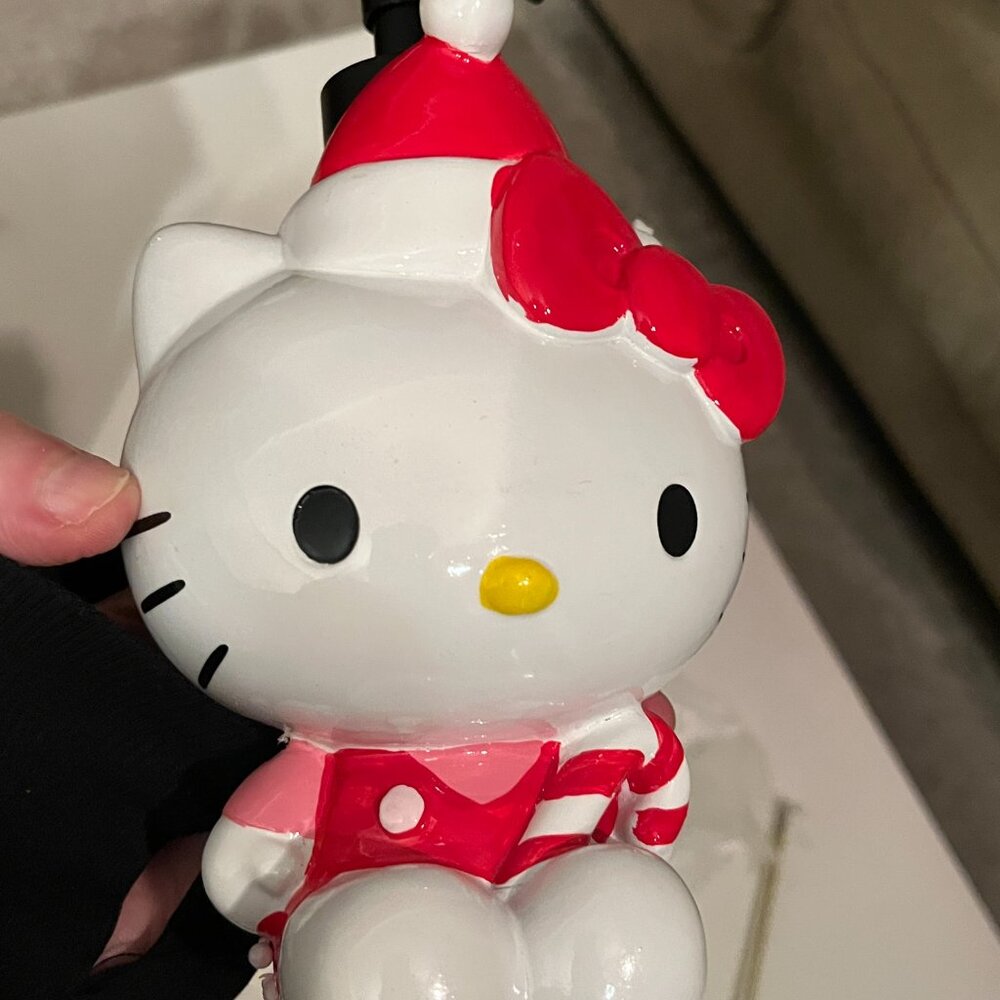 Hello‎ Kitty Pump Lotion dispenser p(home décor bathroom accessory) new in box